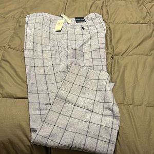Mens slacks 40x32L. Slim fit. Paisley & Gray. NWT